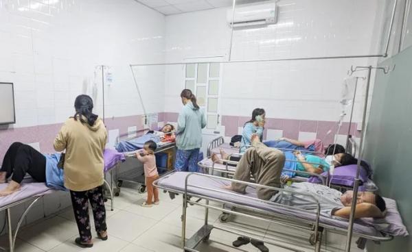 Hàng chục người nhập viện sau khi ăn bánh mì nổi tiếng ở Sóc Trăng
