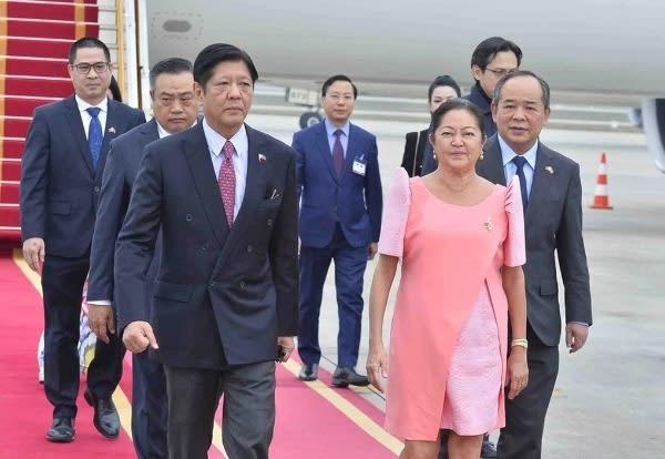 Tổng thống Philippines và Phu nhân bắt đầu chuyến thăm Việt Nam