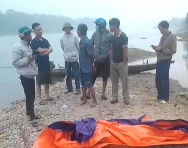 Vụ 2 trẻ mất tích trên sông Lam: Tìm thấy th‌i th‌ể một cháu cách hiện trường 2km