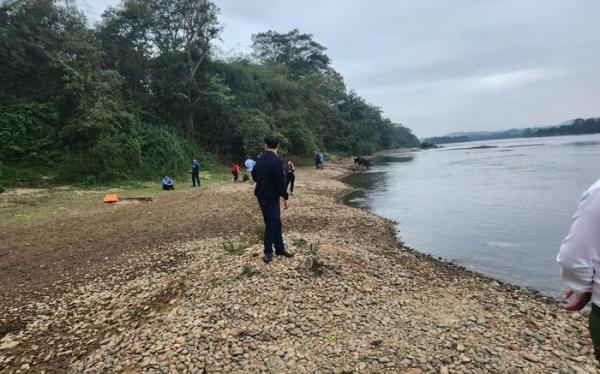 Tìm thấy th‌i th‌ể 2 cháu bé mất tích trên sông Lam