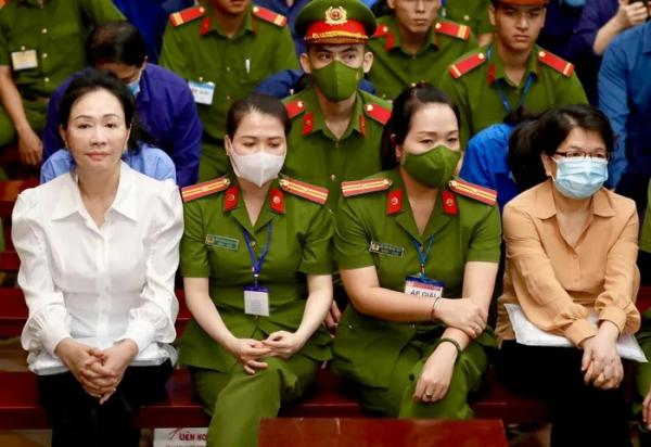 Bà Trương Mỹ Lan một mực phủ nhận việc chỉ đạo đưa hối lộ 5,2 triệu USD cho nữ cục trưởng