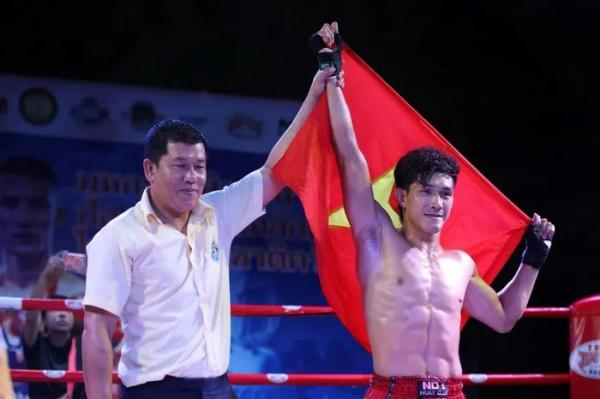 Nguyễn Trần Duy Nhất giành đai vô địch tại quê hương Muay Thái