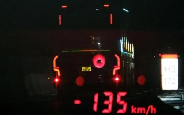 Xe khách “đua tốc độ” trên cao tốc Vĩnh Hảo - Phan Thiết