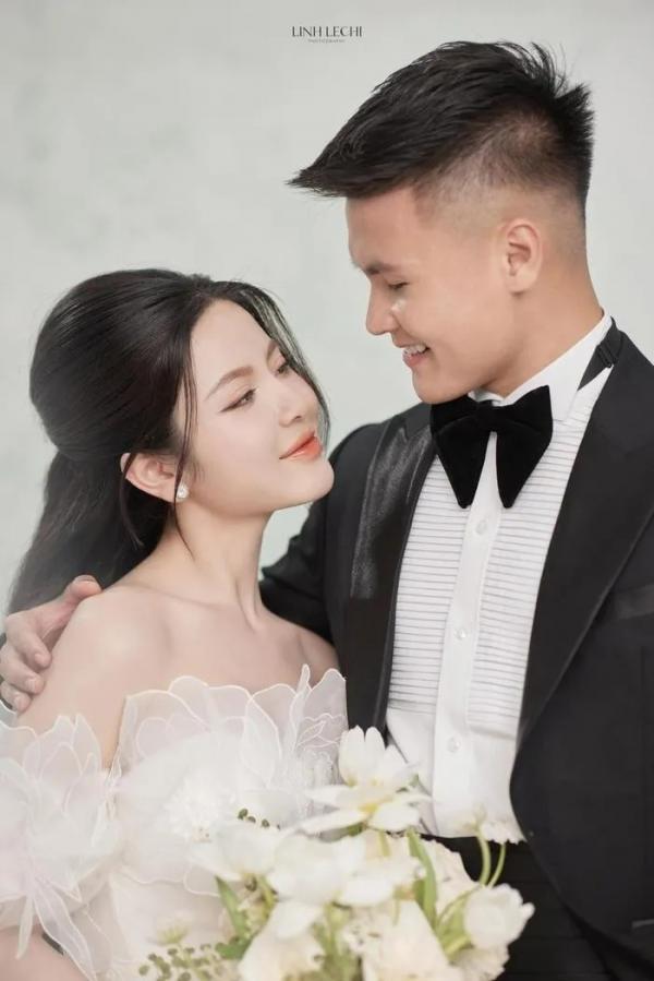 Ảnh cưới đẹp lung linh của Quang Hải và Chu Thanh Huyền