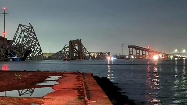 Cầu lớn tại Mỹ bị sập do tàu đâm trúng