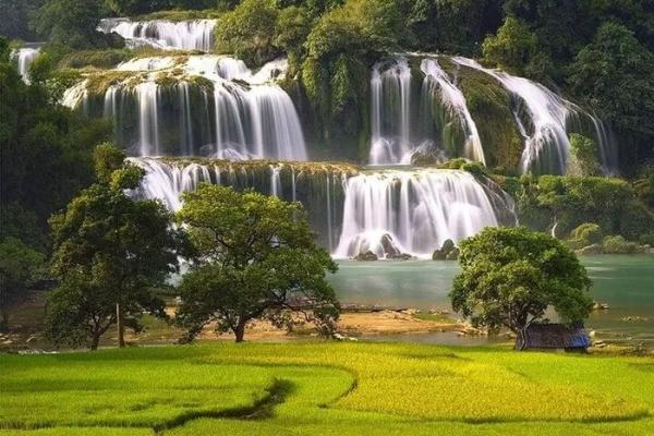 Chiêm ngưỡng con thác lớn nhất Việt Nam đẹp như tranh vẽ