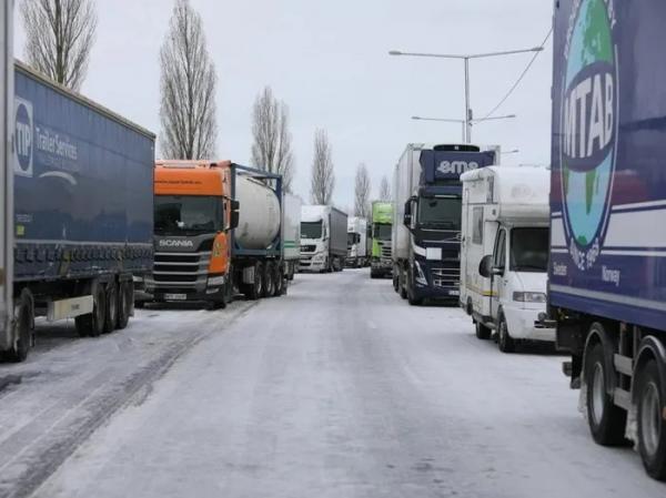Bão tuyết “tấn công” miền Nam Thụy Điển, gây hỗn loạn giao thông
