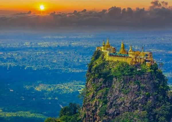 Choáng váng những ngôi đền ở vị trí hiểm hóc nhất thế giới