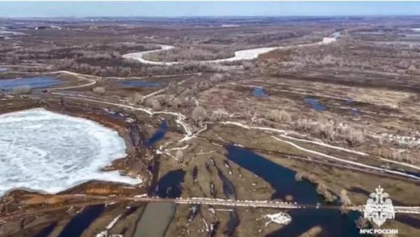 Hàng ngàn gia đình Nga phải sơ tán vì vỡ đê sông Ural