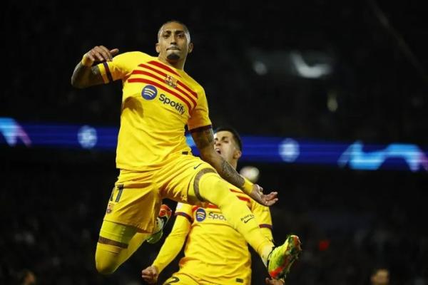 PSG 2-3 Barcelona: Khi trò vượt mặt thầy