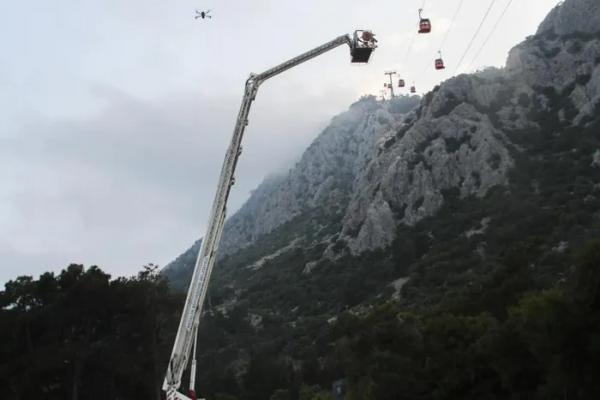 Tai nạn cáp treo ở Thổ Nhĩ Kỳ, nhiều người rơi xuống núi