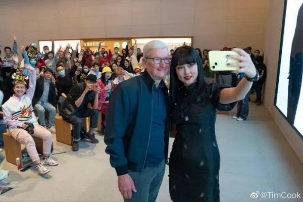 Huawei lại mang tới “cơn đau đầu” mới cho CEO Apple Tim Cook
