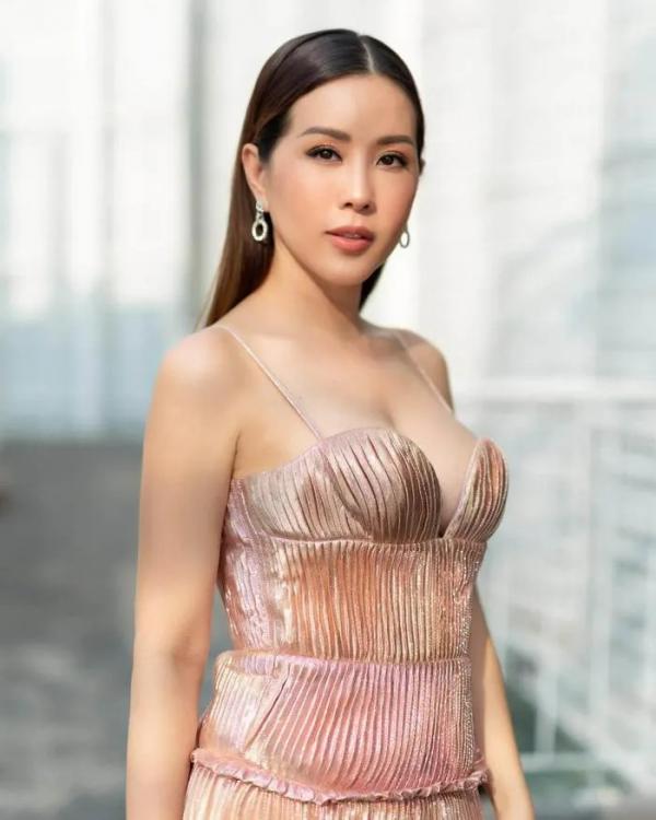 Hoa hậu Việt trải qua 4 đời chồng, cuộc sống giàu sang, thu nhập hàng tỷ đồng