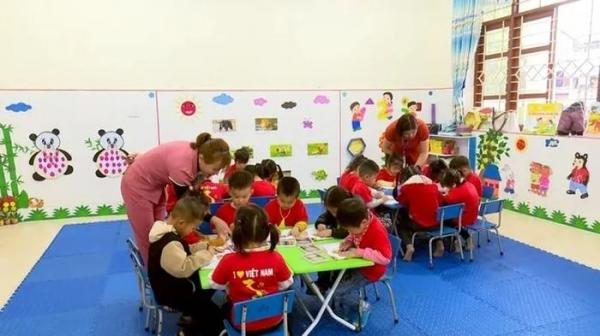 Thủ tướng yêu cầu sớm phổ cập giáo dục mầm non, ưu tiên bố trí biên chế giáo viên