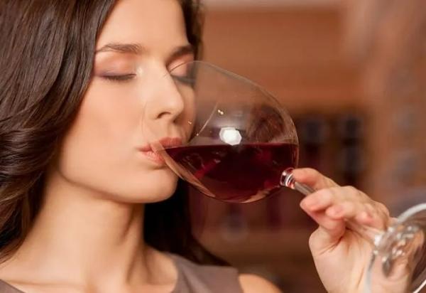 Những lợi ích khi uống rượu vang mỗi ngày
