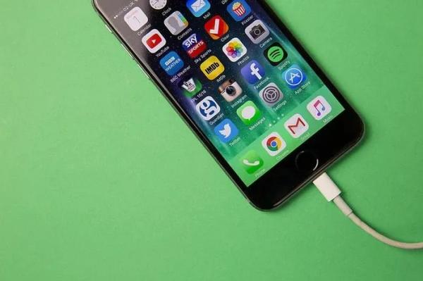Apple tiết lộ cách sạc iPhone qua đêm an toàn