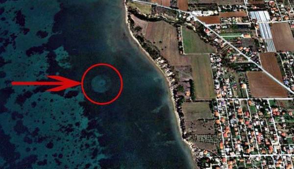 “Hạm đội UFO” dưới nước ở bờ biển Hy Lạp?