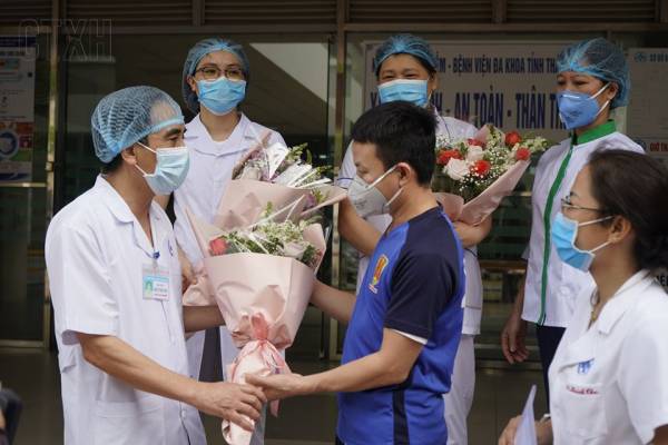 Bệnh nhân COVID-19 cuối cùng tại Thái Bình khỏi bệnh, Việt Nam chữa khỏi 321 ca