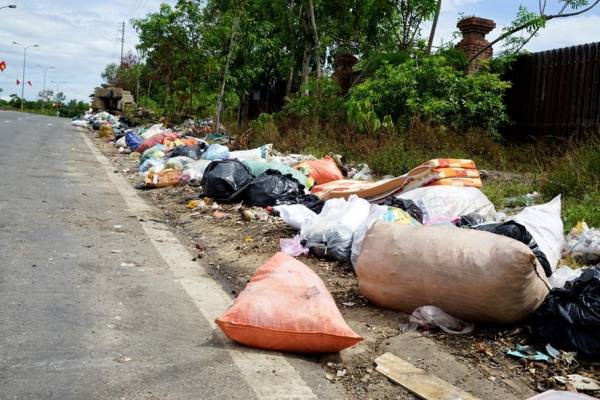 Hà Tĩnh: Bao giờ thị trấn Hương Khê hết cảnh rác ‘bủa vây’ ?