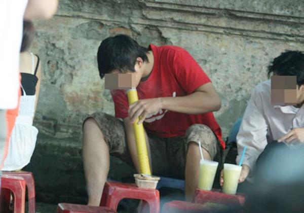 Giám đốc Sở Y tế Hà Nội: Tất cả khách đến quán uống nước vỉa hè đều dùng chung điếu cày, nguy cơ lây lan dịch
