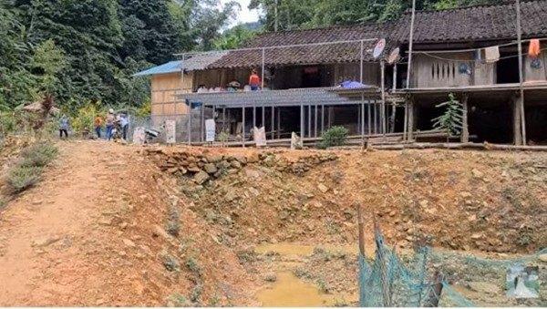 Khoe nhà to đùng mới xây, ‘cô dâu 62 tuổi’ ở Cao Bằng để lộ ngôi nhà cũ kỹ của bố mẹ chồng