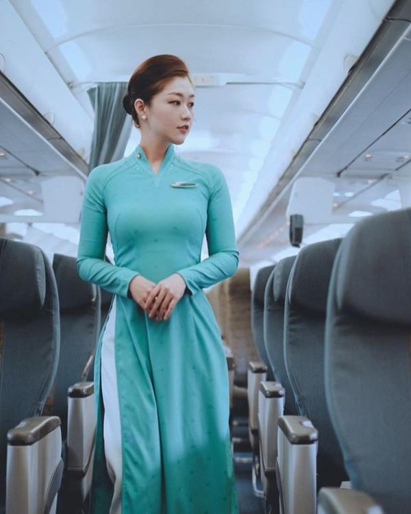 Nữ tiế‌p viê‌n hàng không được khuyên nên thi Hoa hậu, đẹp lạ khó ai bì