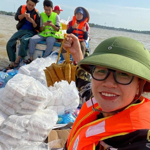 Chủ thuyền “bỏ bom” khiến 900 suất cơm có nguy cơ đổ bỏ khiến Trang Trần tức giận