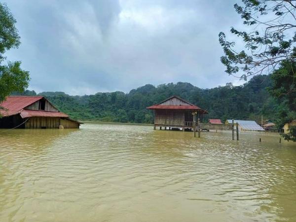 Di dời 18 hộ ở bản Sắt (Quảng Bình) ra khỏi khu vực ngập lụt và nguy cơ lở núi