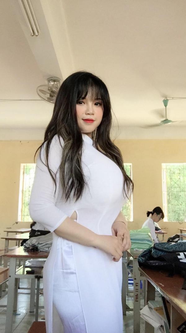 Cô gái Hải Dương công khai ảnh chụp trực diện vòng ngực quá cỡ