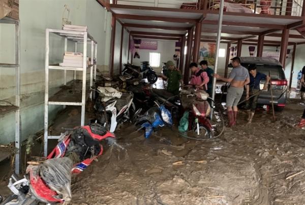 Thủ tướng chia buồn với gia đình nạn nhân chết trong mưa lũ ở Lào Cai