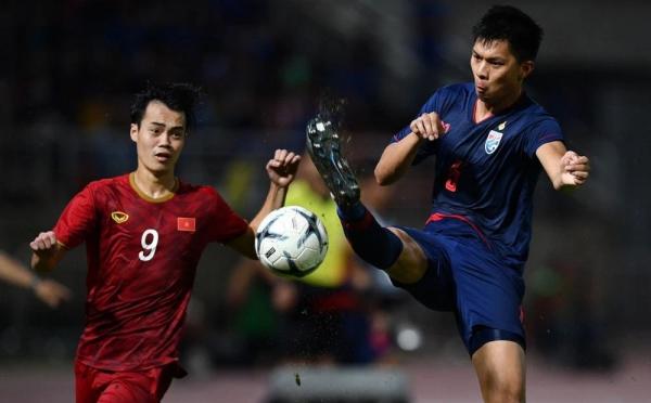 Đội tuyển Thái Lan nhận “cú lừa” nghiêm trọng từ gà nhà sát ngày khai mạc AFF Cup?
