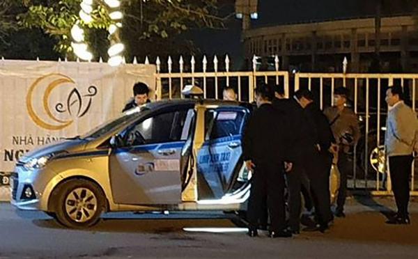 Hà Nội: Tài xế taxi bị khách nam rút dao cứa cổ giữa đêm khuya