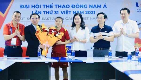 Quảng Ninh tặng đội tuyển bóng đá nữ Việt Nam 200 triệu đồng