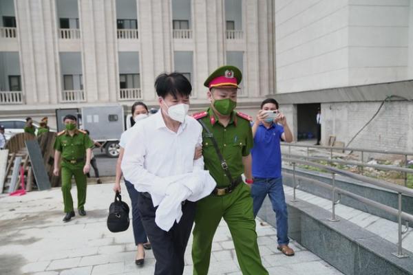 Đề nghị triệu tập cựu Thứ trưởng Bộ Y tế Cao Minh Quang đến phiên xử ông Trương Quốc Cường