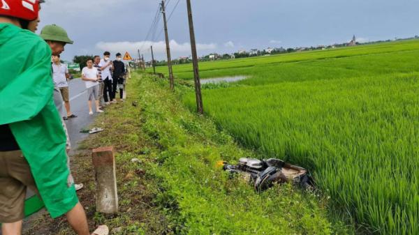 Thái Bình: Đang đi trên đường, 3 người bị sét đánh chết