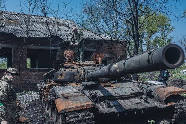 Ukraine: Nga rút quân khỏi Kharkiv, pháo kích dữ dội ở Donbass