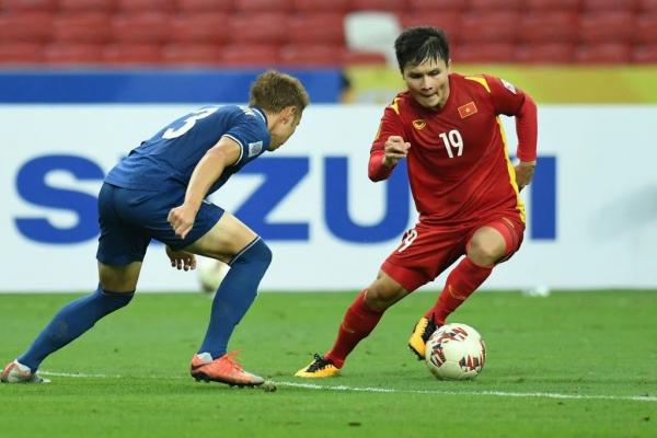 HLV Mano Polking:“Quang Hải là cầu thủ toàn diện và còn mạnh mẽ hơn cả Chanathip”