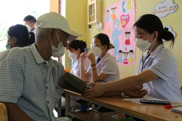 Quảng Bình: Chuyến đi ấm áp nghĩa tình của các bác sĩ trẻ