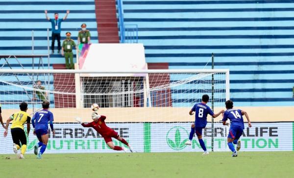 Tạo nên hai “trận động đất” vang dội, U23 Campuchia báo tin cực vui cho thầy Park