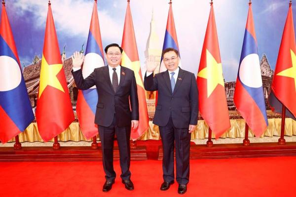 Chủ tịch Quốc hội: Việt Nam ủng hộ, sẵn sàng đồng hành cùng Lào
