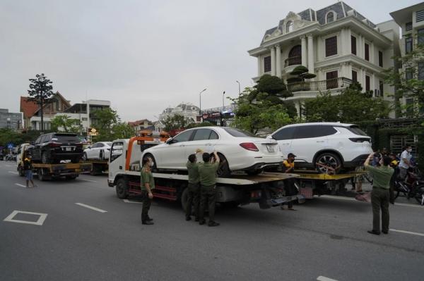 Vì sao 4 xe sang bị tạm giữ trong vụ bắt nguyên Chủ tịch TP Hạ Long?