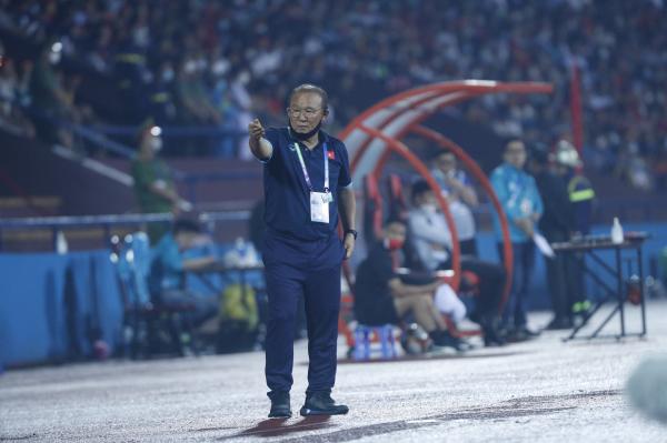 Thầy Park nói gì trước lời chúc sớm được dự World Cup của đối thủ?
