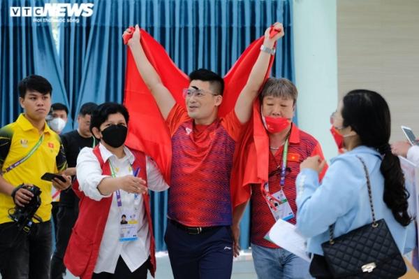 Vượt áp lực sự cố, Hà Minh Thành “mở hàng” HCV cho bắn súng Việt Nam
