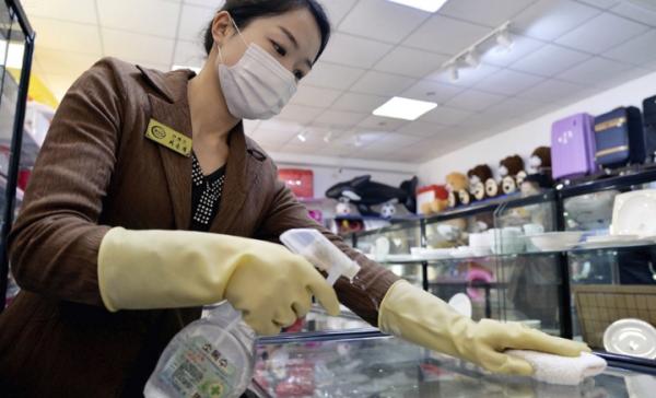 Gần 1,5 triệu ca sốt, Triều Tiên khuyên dân dùng kháng sinh, trà trị COVID-19