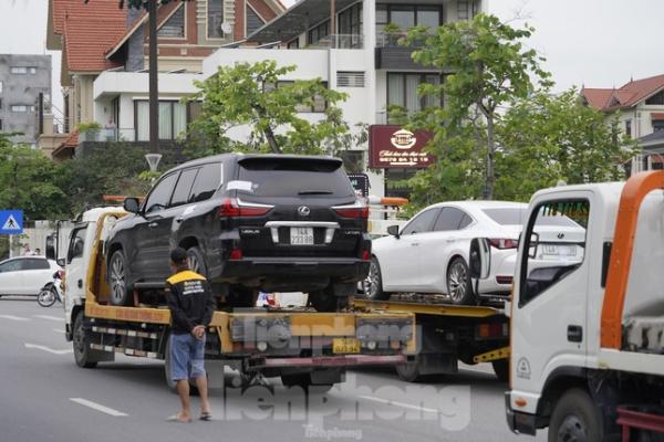Tình tiết bất ngờ về dàn xe sang bị tạm giữ sau cuộc khám xét nhà cựu Chủ tịch TP Hạ Long