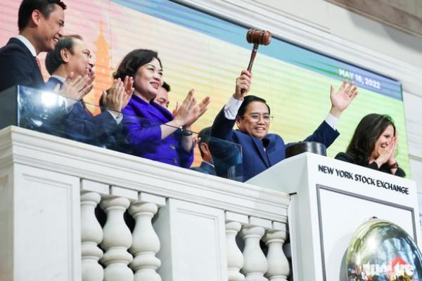 Thủ tướng Phạm Minh Chính rung chuông kết thúc phiên giao dịch tại Sàn chứng khoán New York