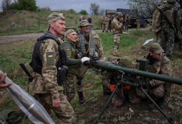 Ukraine tuyên bố tiến đến sát biên giới Nga; ông Zelensky sa thải tướng hàng đầu