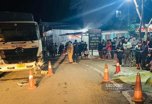 Yên Bái: Xe máy đấu đầu xe tải, 2 người t‌ử von‌g
