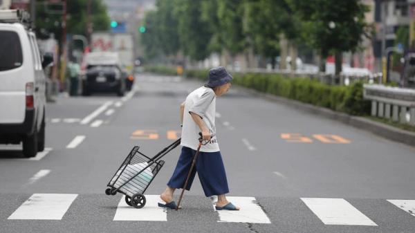 Trả tiền để vợ chồng trẻ Nhật Bản sống cạnh người già