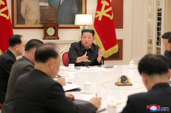 Covid-19 ở Triều Tiên tăng nhanh, ông Kim Jong-un phê bình quan chức chống dịch “non kém”